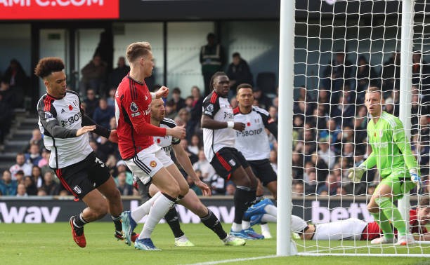 Thắng chật vật Fulham phút cuối, MU tạm dừng cơn khát điểm ảnh 11
