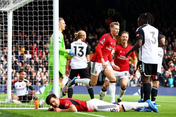 Thắng chật vật Fulham phút cuối, MU tạm dừng cơn khát điểm ảnh 12