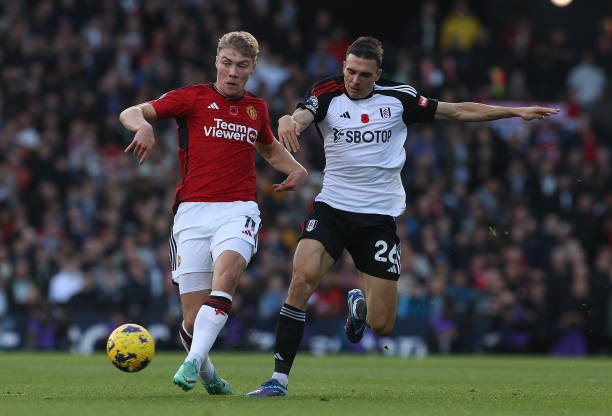 Thắng chật vật Fulham phút cuối, MU tạm dừng cơn khát điểm ảnh 10