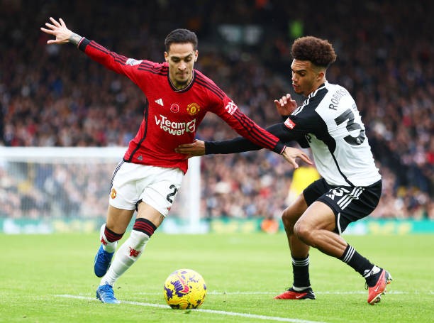 Thắng chật vật Fulham phút cuối, MU tạm dừng cơn khát điểm ảnh 5