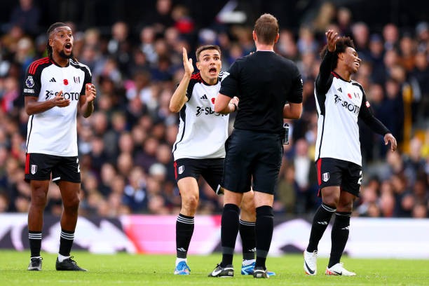 Thắng chật vật Fulham phút cuối, MU tạm dừng cơn khát điểm ảnh 4