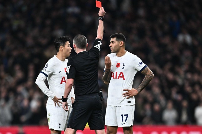 Nhận 2 thẻ đỏ, Tottenham thua ngược Chelsea đầy cay đắng ảnh 1