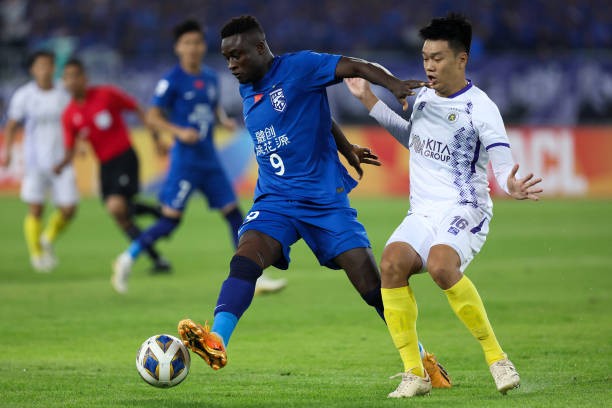 Tuấn Hải lập cú đúp, Hà Nội FC ngược dòng thắng Wuhan Three Towns đầy cảm xúc ảnh 2