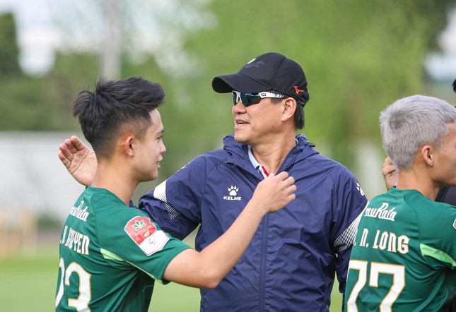 CLB TP.HCM bất ngờ chia tay HLV Vũ Tiến Thành trước ngày V-League trở lại ảnh 1