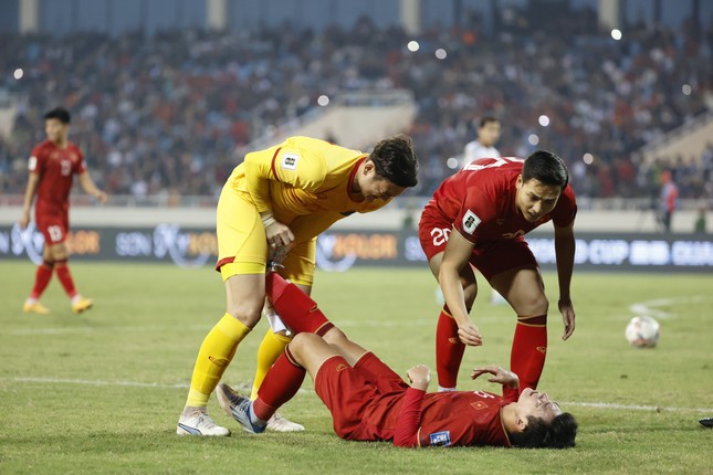 Thua Iraq giây bù giờ cuối cùng, các tuyển thủ Việt Nam ôm đầu tiếc nuối ảnh 10