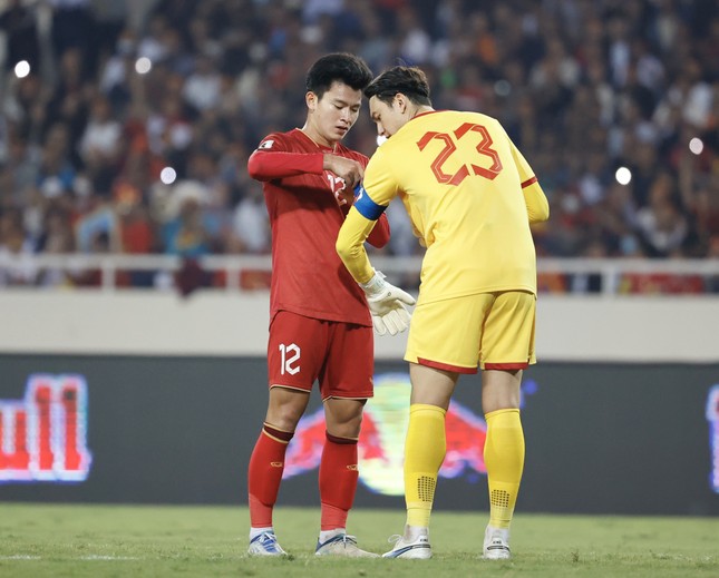 Thua Iraq giây bù giờ cuối cùng, các tuyển thủ Việt Nam ôm đầu tiếc nuối ảnh 9