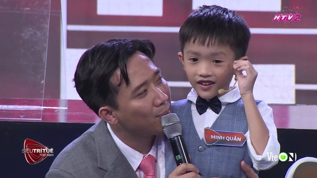 Cậu bé 7 tuổi có trí nhớ siêu phàm tại Siêu trí tuệ khiến Trấn Thành, Tóc Tiên chào thua ảnh 3