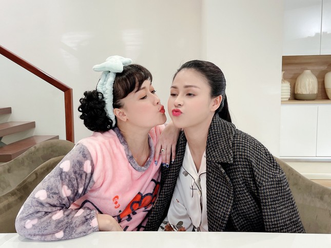 Vân Dung chia sẻ hình ảnh hóm hỉnh hậu trường phim ‘Hướng Dương Ngược Nắng’ ảnh 4
