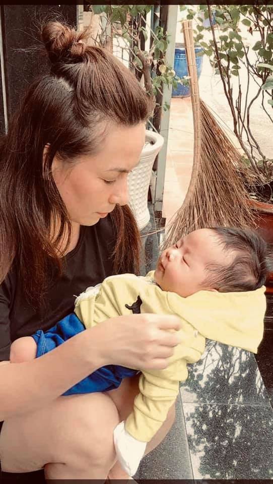 Phi Nhung nhận đứa con nuôi thứ 23 gây xúc động ảnh 1