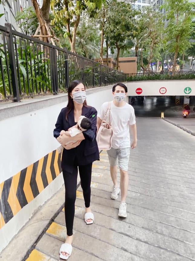 Thiều Bảo Trâm tung ảnh xinh đẹp ngày 8/3, Lệ Quyên khoe quà lung linh ảnh 4