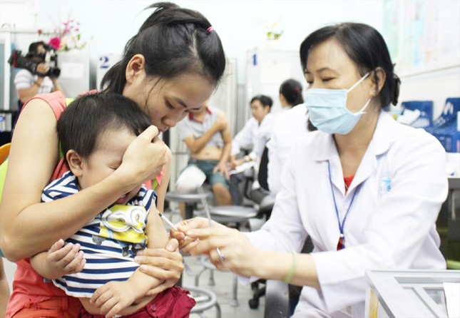 TPHCM cạn kiệt vắc xin trong chương trình tiêm chủng mở rộng ảnh 1