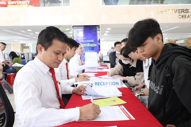 Trường đại học tăng học phí: Sinh viên kêu trời ảnh 1