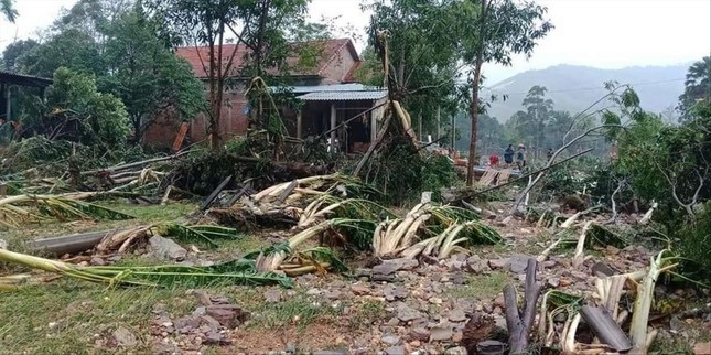 Cứu trợ đồng bào bị ảnh hưởng bão lũ ở Miền Trung: Chuyện gì đang xảy ra? ảnh 2