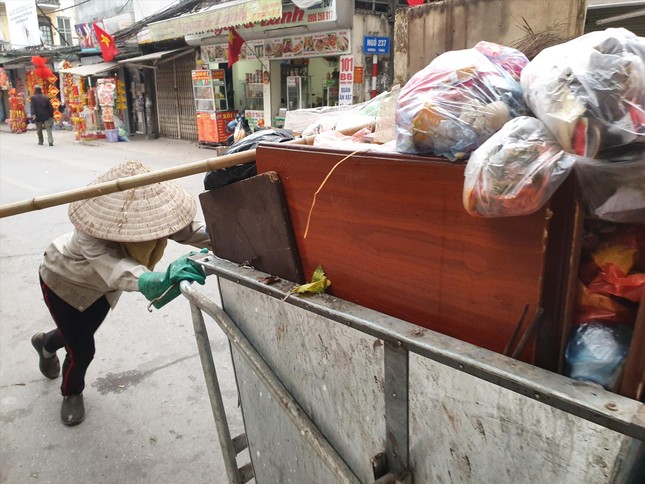 Áp Tết, vã mồ hôi vì rác cồng kềnh ảnh 1