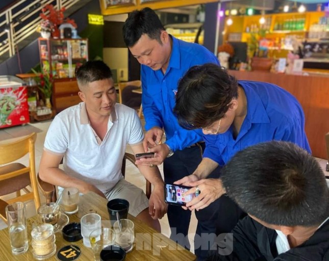 Đoàn thanh niên Đắk Lắk tích cực hỗ trợ người dân chuyển đổi số ảnh 2
