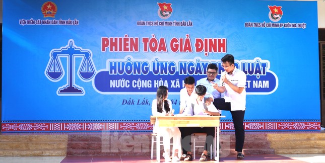 Tuyên truyền pháp luật cho đoàn viên, thanh niên Đắk Lắk qua phiên tòa giả định ảnh 1