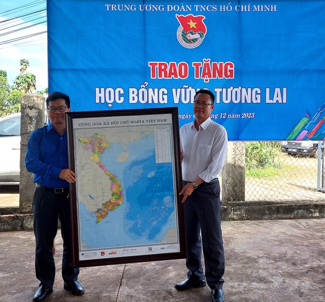 Trung ương Đoàn trao tặng công trình, phần quà ý nghĩa tại xã vùng sâu tỉnh Đắk Lắk ảnh 1