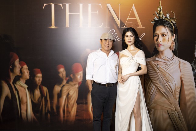 Hoa hậu Đỗ Thị Hà tự hào về người cô là Thủ khoa Nhạc viện TPHCM ảnh 3