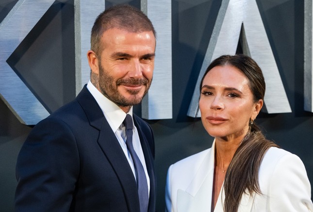 Phim hài đứng top 1 tại Việt Nam, vượt Beckham kể chuyện ngoại tình ảnh 2