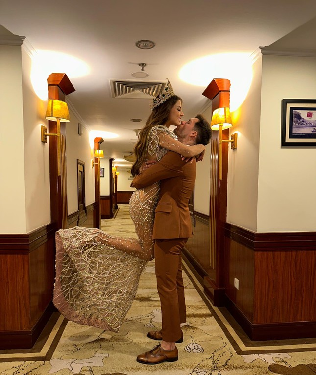 Đến Việt Nam cổ vũ người yêu, bạn trai Hoa hậu Hòa bình du lịch miền Tây, tới địa đạo Củ Chi ảnh 9