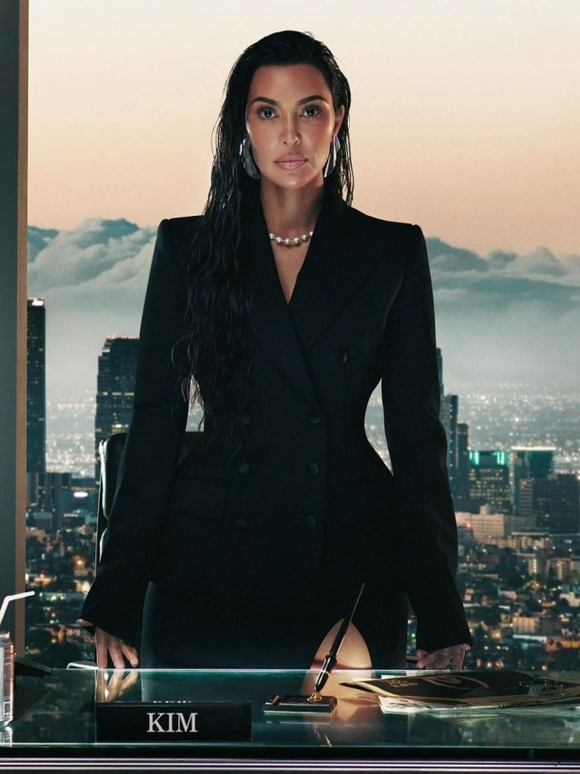 Kim Kardashian được vinh danh là Người đàn ông của năm ảnh 2