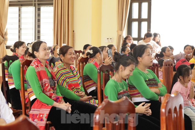 Tuyên truyền xóa bỏ lạc hậu, phòng chống tệ nạn xã hội ở vùng cao Hòa Bình ảnh 8