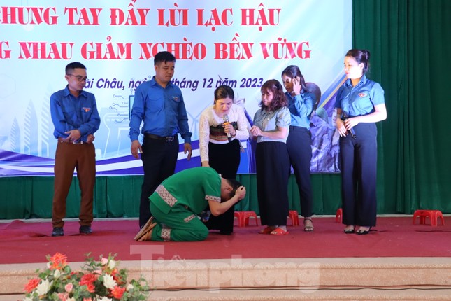 Tuyên truyền xóa bỏ lạc hậu, phòng chống tệ nạn xã hội ở vùng cao Hòa Bình ảnh 2