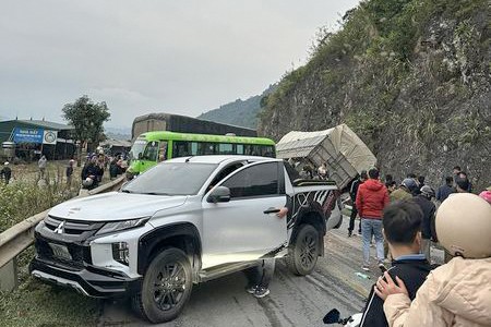 Tai nạn giao thông liên hoàn trên Quốc lộ 6, 2 cháu nhỏ tử vong ảnh 4