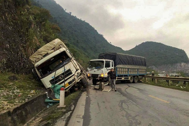 Tai nạn giao thông liên hoàn trên Quốc lộ 6, 2 cháu nhỏ tử vong ảnh 5