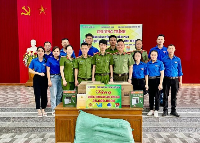 Trao tặng công trình Ánh sáng vùng cao cho bà con khó khăn ở Yên Bái ảnh 1