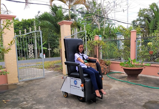 Xe lăn thông minh giúp người già, người khuyết tật 'gỡ rối' ảnh 2