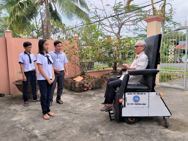 Xe lăn thông minh giúp người già, người khuyết tật 'gỡ rối' ảnh 5