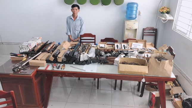Thu giữ hàng loạt vũ khí bán trên mạng xã hội ảnh 1
