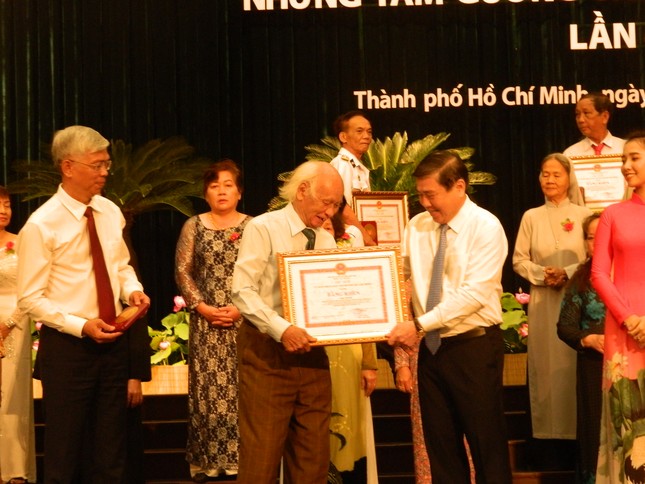 Cụ ông lập di chúc tặng nhà ở trung tâm TPHCM cho người nghèo ảnh 1
