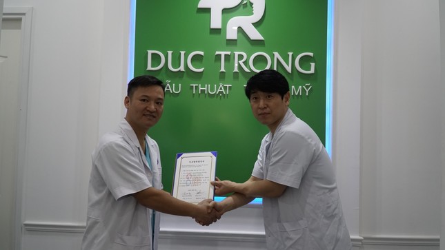 Bác sĩ Đức Trọng với 'bàn tay vàng' chinh phục đỉnh cao sắc đẹp ảnh 1