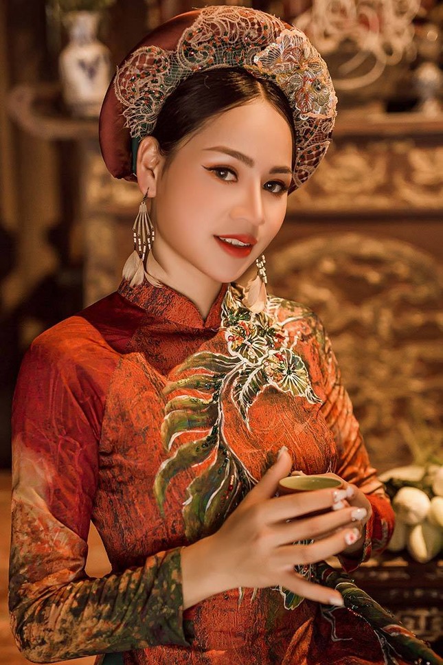 Diễn viên Phạm Hương nền nã trong bộ ảnh áo dài mới ảnh 5