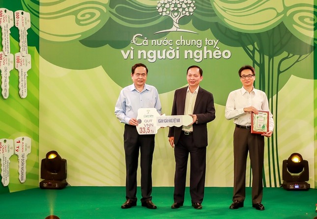 Agribank ủng hộ 3 tỷ đồng Chương trình 'Cả nước chung tay vì người nghèo 2020' ảnh 1