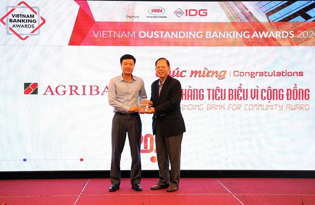 Agribank được vinh danh 2 giải thưởng Ngân hàng Việt Nam tiêu biểu 2020 ảnh 1