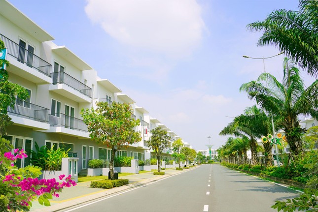 Phú Long đồng loạt trao sổ hồng các dự án đến khách hàng ảnh 2