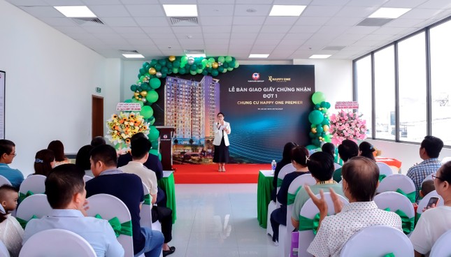 Vạn Xuân Group bàn giao sổ đợt 1 khu dân cư Happy One Premier ảnh 2