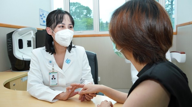 Chăm da nhạy cảm dịu lành từ chuyên gia: Dưỡng ẩm chuẩn khoa học ảnh 1