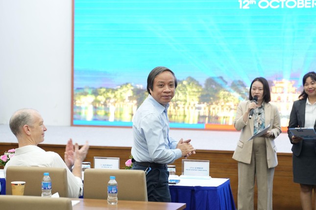 Trình diễn kỹ thuật cấy ốc tai điện tử và nội soi tai EES phức tạp tại Hội nghị quốc tế ảnh 3