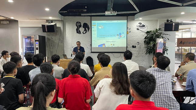 Tăng cơ hội việc làm sau khi tốt nghiệp, sinh viên CNTT đổ xô đi học thêm ảnh 2