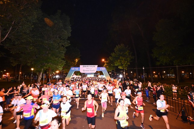 Hàng nghìn runners chinh phục đường chạy 5Way Run - Ways to Grand Park ảnh 1