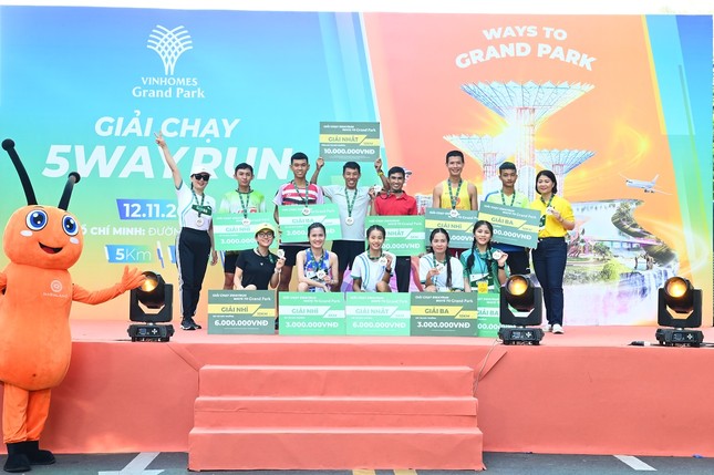 Hàng nghìn runners chinh phục đường chạy 5Way Run - Ways to Grand Park ảnh 3