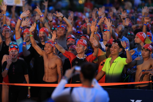 Ấn tượng với những khoảnh khắc 'Best in Me' tại giải đấu IRONMAN 70.3 đầu tiên của Phú Quốc ảnh 1