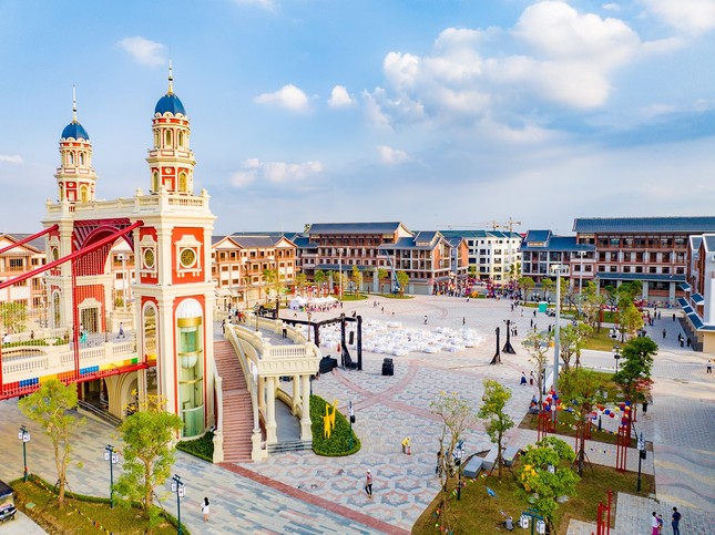 Loạt công trình trọng điểm thành hình, Mega Grand World Hà Nội đếm ngược ngày khai trương đón khách ảnh 4