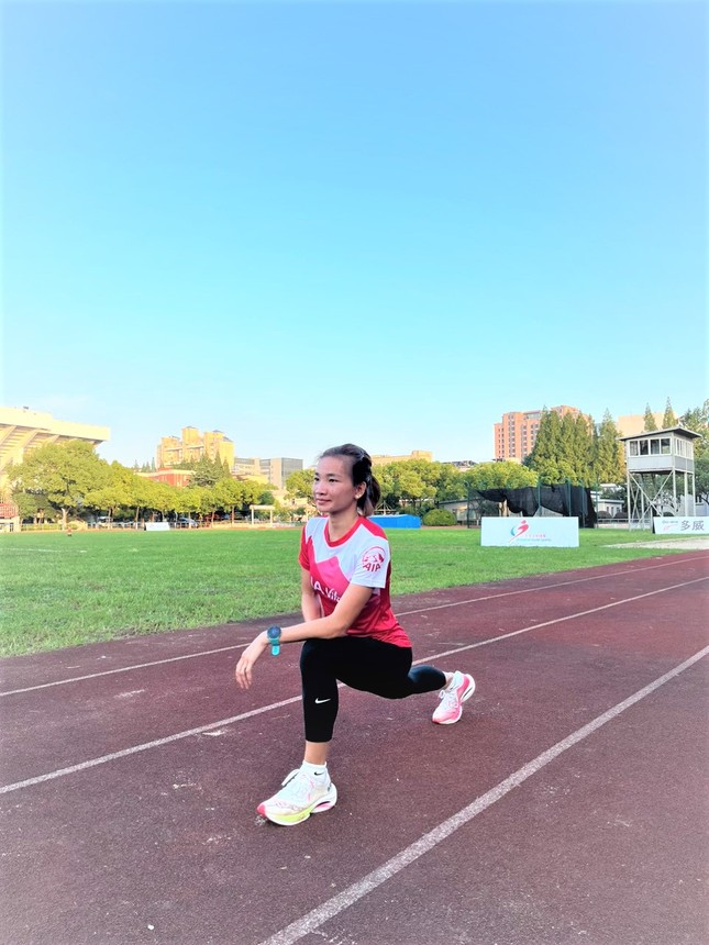 'Nữ hoàng điền kinh' Nguyễn Thị Oanh truyền động lực sống khỏe cùng AIA Vitality ảnh 1