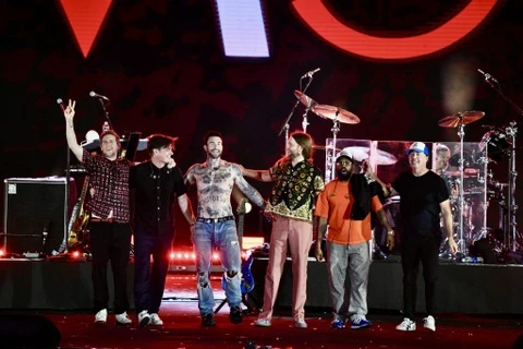 Loạt songlist “cực cháy” của Maroon 5 trên sân khấu 8wonder Winter Festival tại Phú Quốc ảnh 10