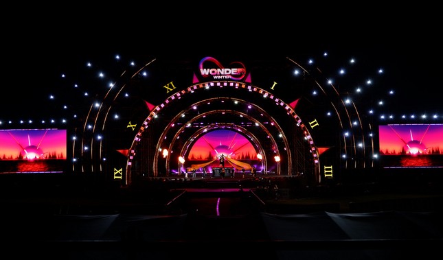 Loạt songlist “cực cháy” của Maroon 5 trên sân khấu 8wonder Winter Festival tại Phú Quốc ảnh 13